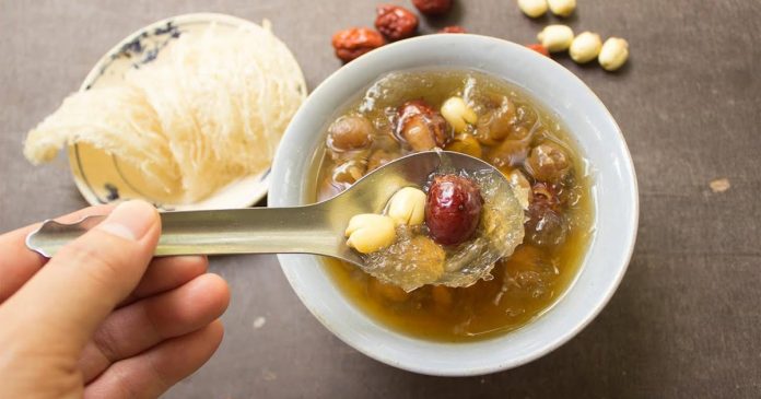 5-cách-chưng-tổ-yến-hạt-sen-ngon-hấp-dẫn