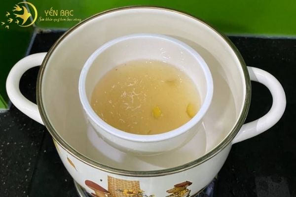 Cách nấu tổ yến đường phèn bằng nồi chưng